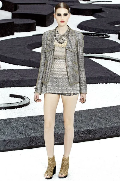 Look 30